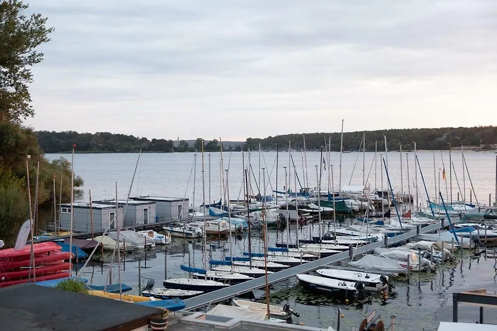 ספינת מלון מלון ברלין Das Kleine Hausboot Am Wannsee גרמניה
